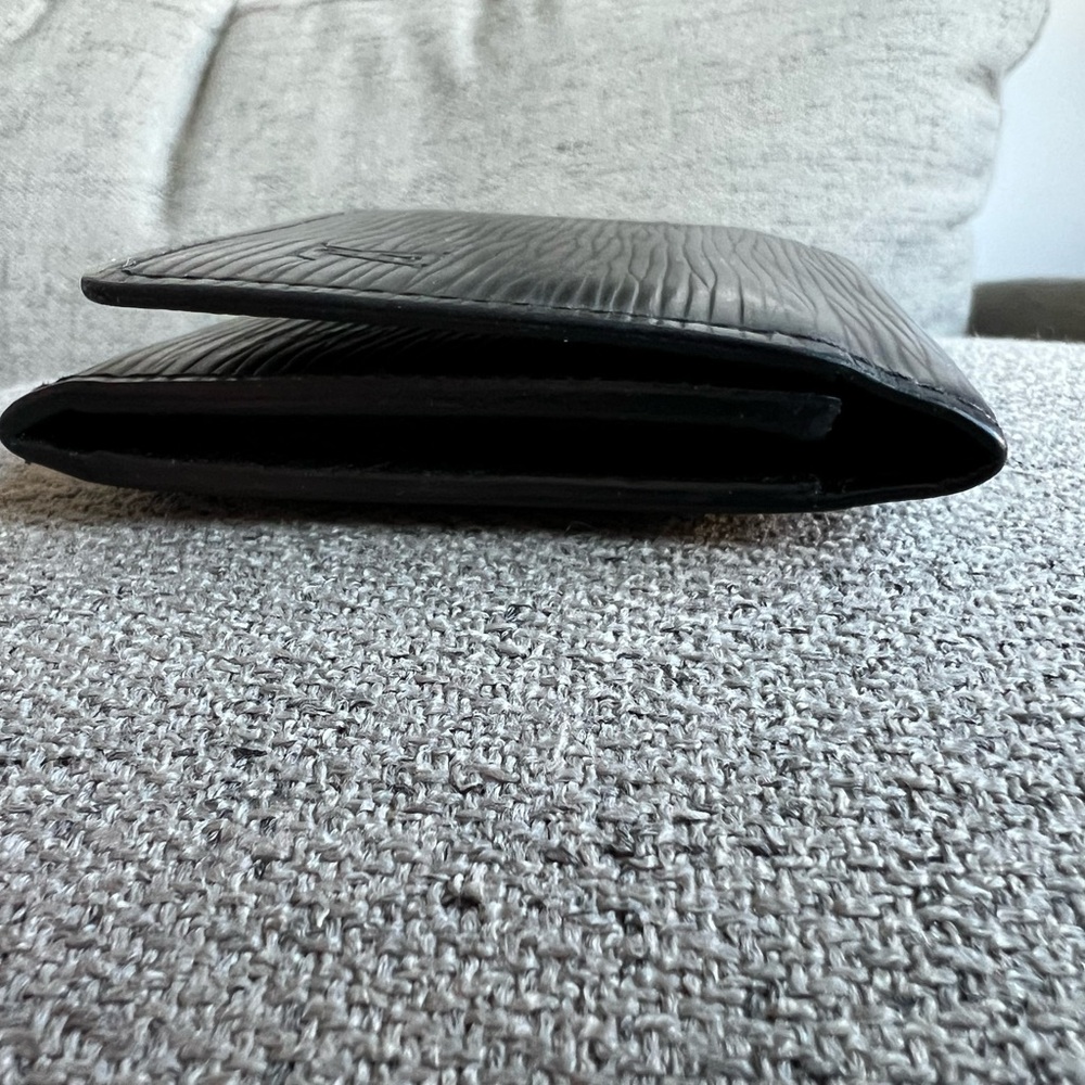 Louis Vuitton Epi Black cardholder - Picture 9 of 13